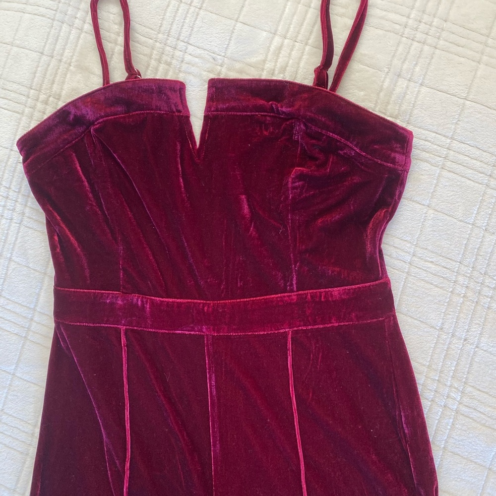 NWT Petal + Pup Lexie Velvet Jumpsuit – Burgundy, Size L - Picture 3 of 7